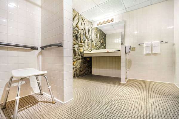  - Econo Lodge Inn & Suites Brookings - I-29, Exit 132