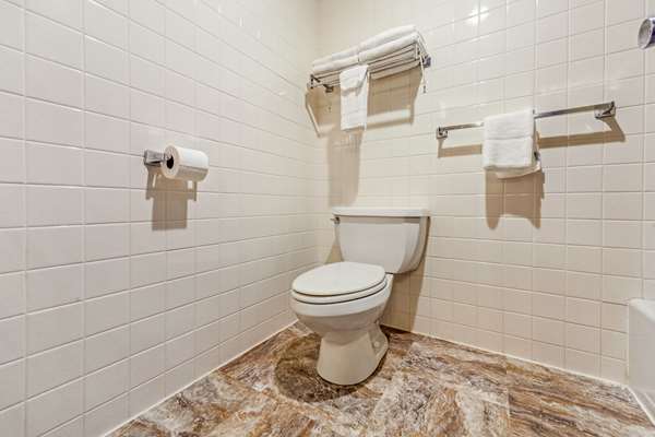  - Econo Lodge Inn & Suites Brookings - I-29, Exit 132