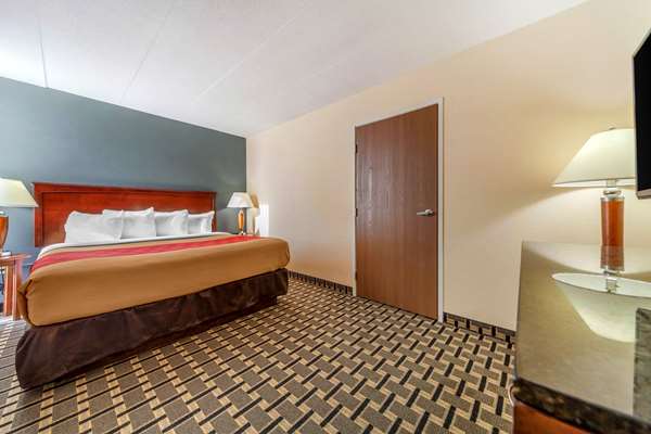 Suite - Econo Lodge Inn & Suites Brookings - I-29, Exit 132