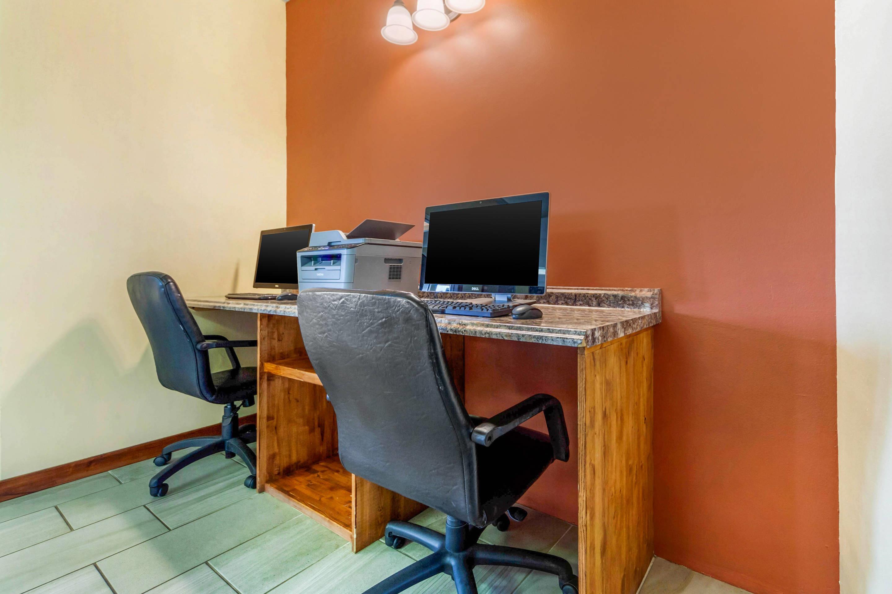 Business center | Econo Lodge Inn & Suites Brookings