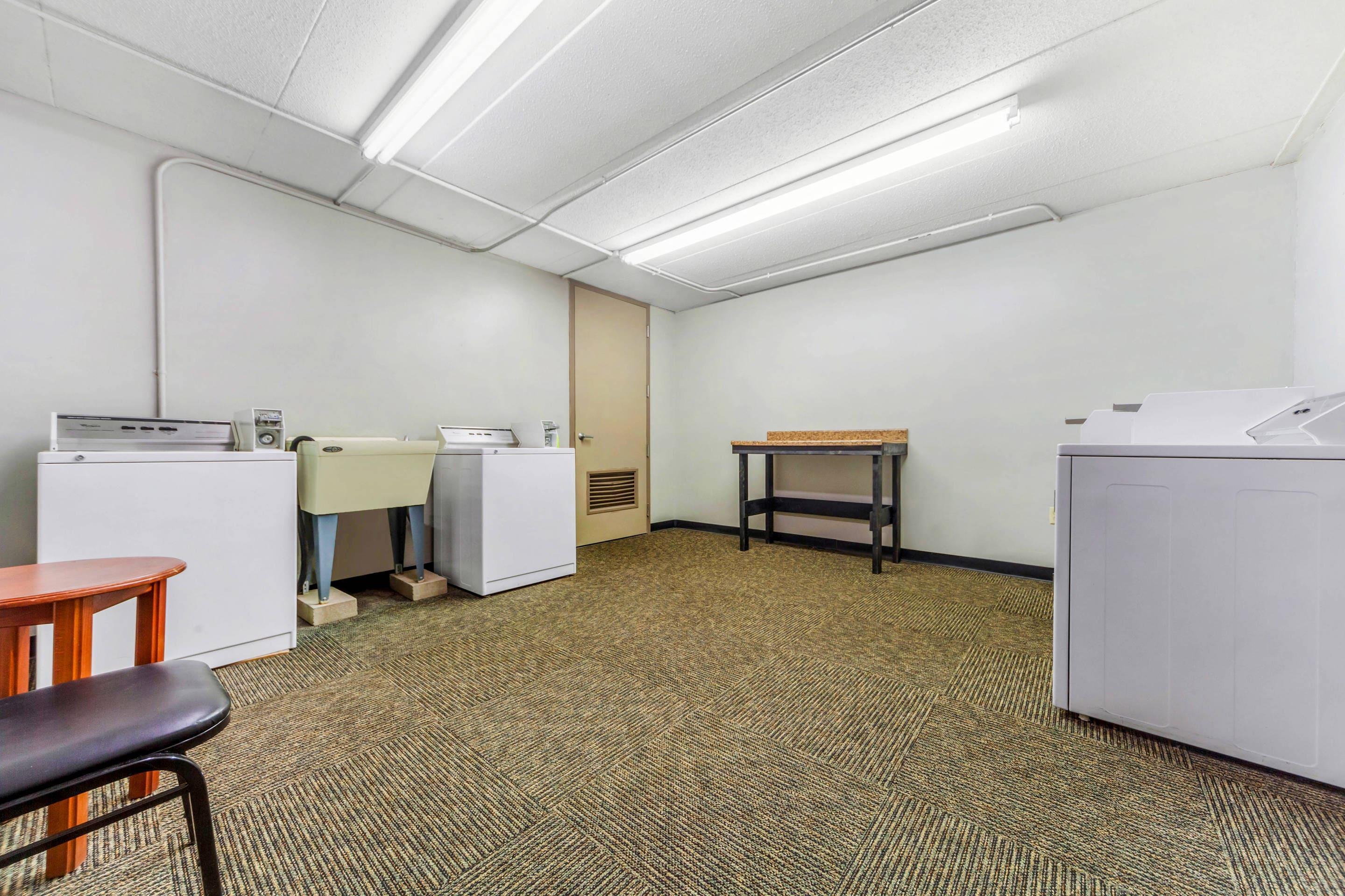 Guest laundry facilities | Econo Lodge Inn & Suites Brookings