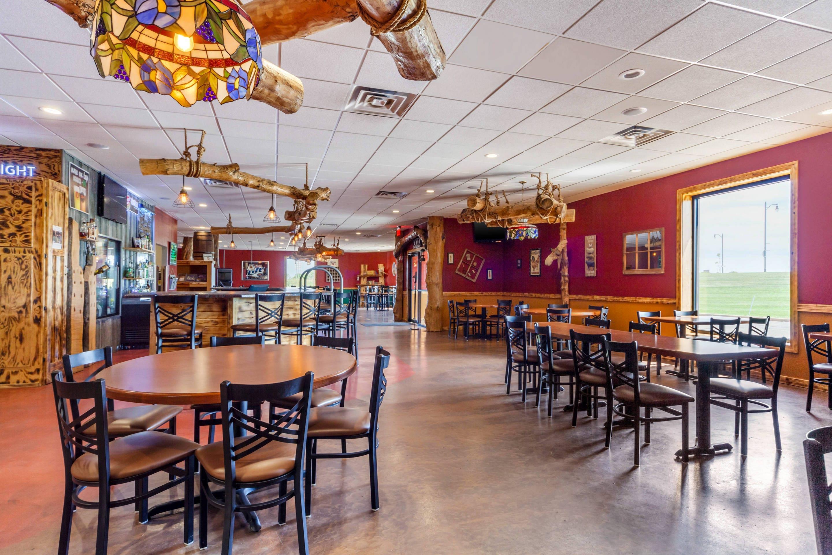 On-site restaurant | Econo Lodge Inn & Suites Brookings