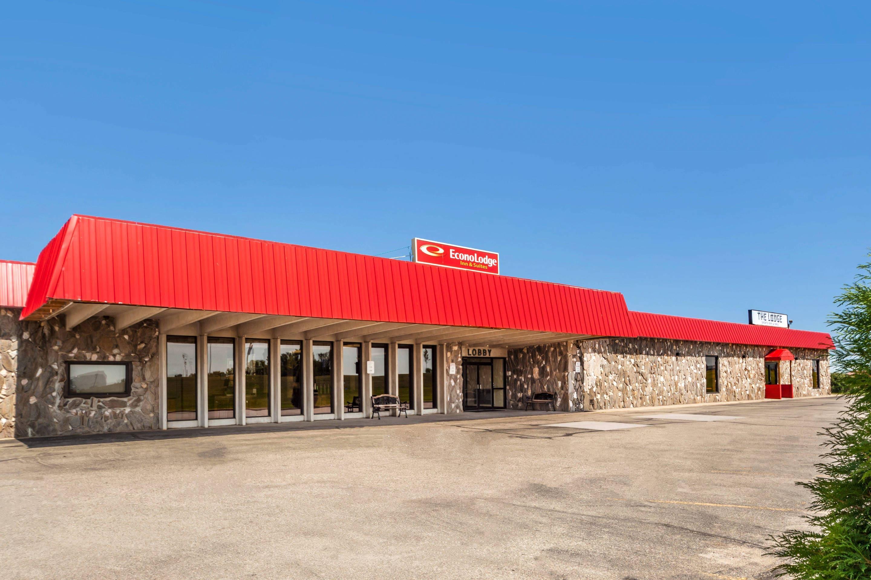 Hotel exterior | Econo Lodge Inn & Suites Brookings