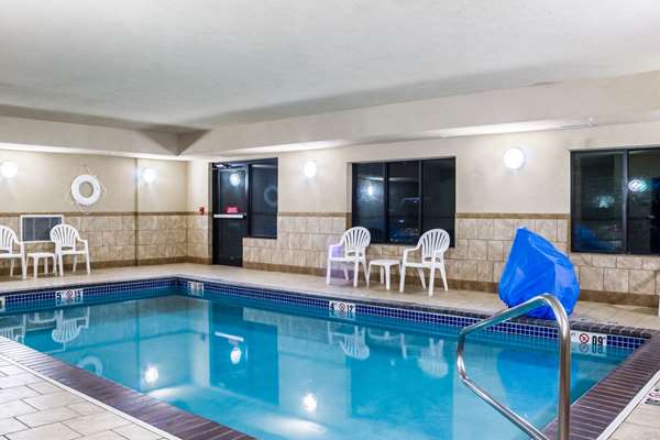 Pool - Quality Inn & Suites Sioux Falls - I-29, Exit 83, I-90, Exit 396