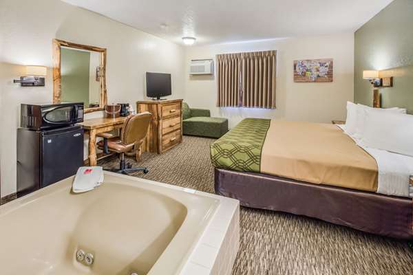 Suite - Econo Lodge Custer