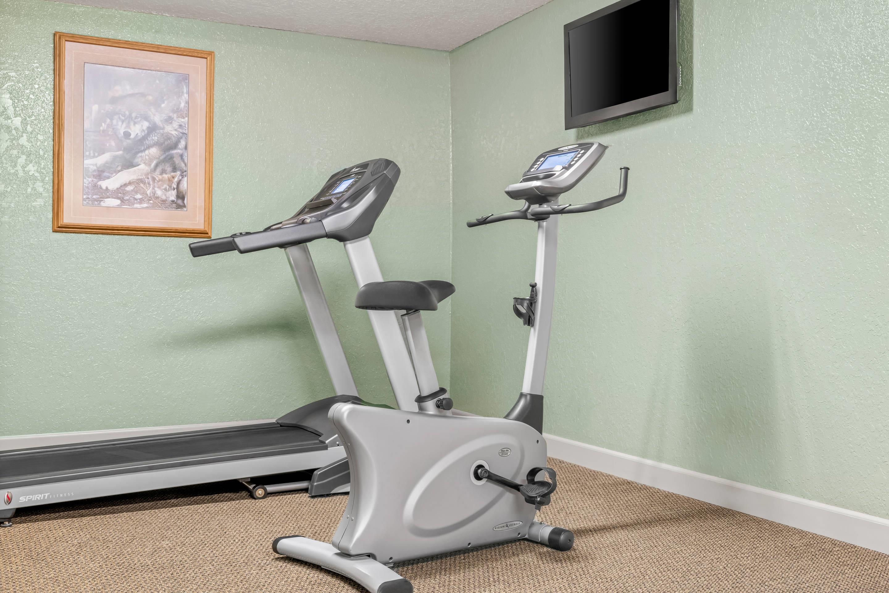 Fitness center | Econo Lodge Custer