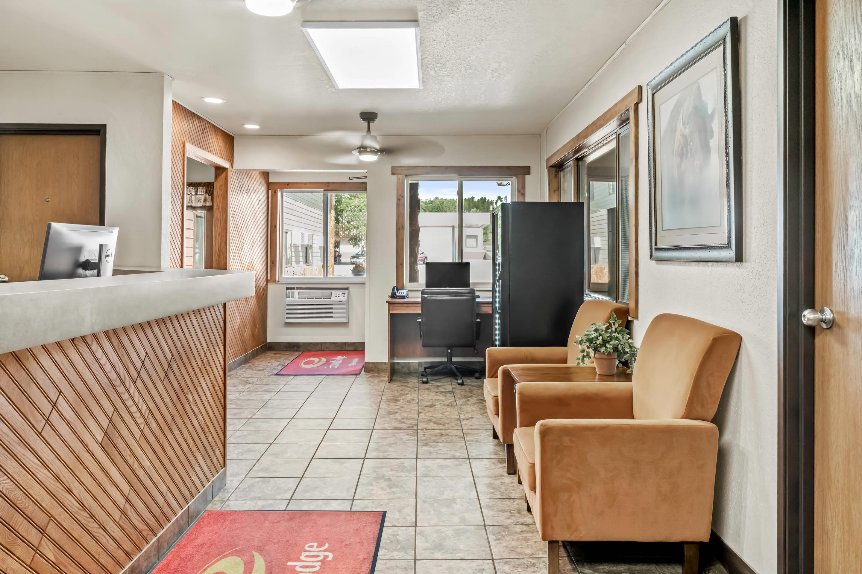 Hotel lobby | Econo Lodge Custer