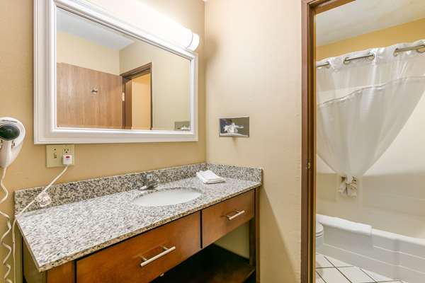  - Rodeway Inn Rapid City - I-90, Exit 59