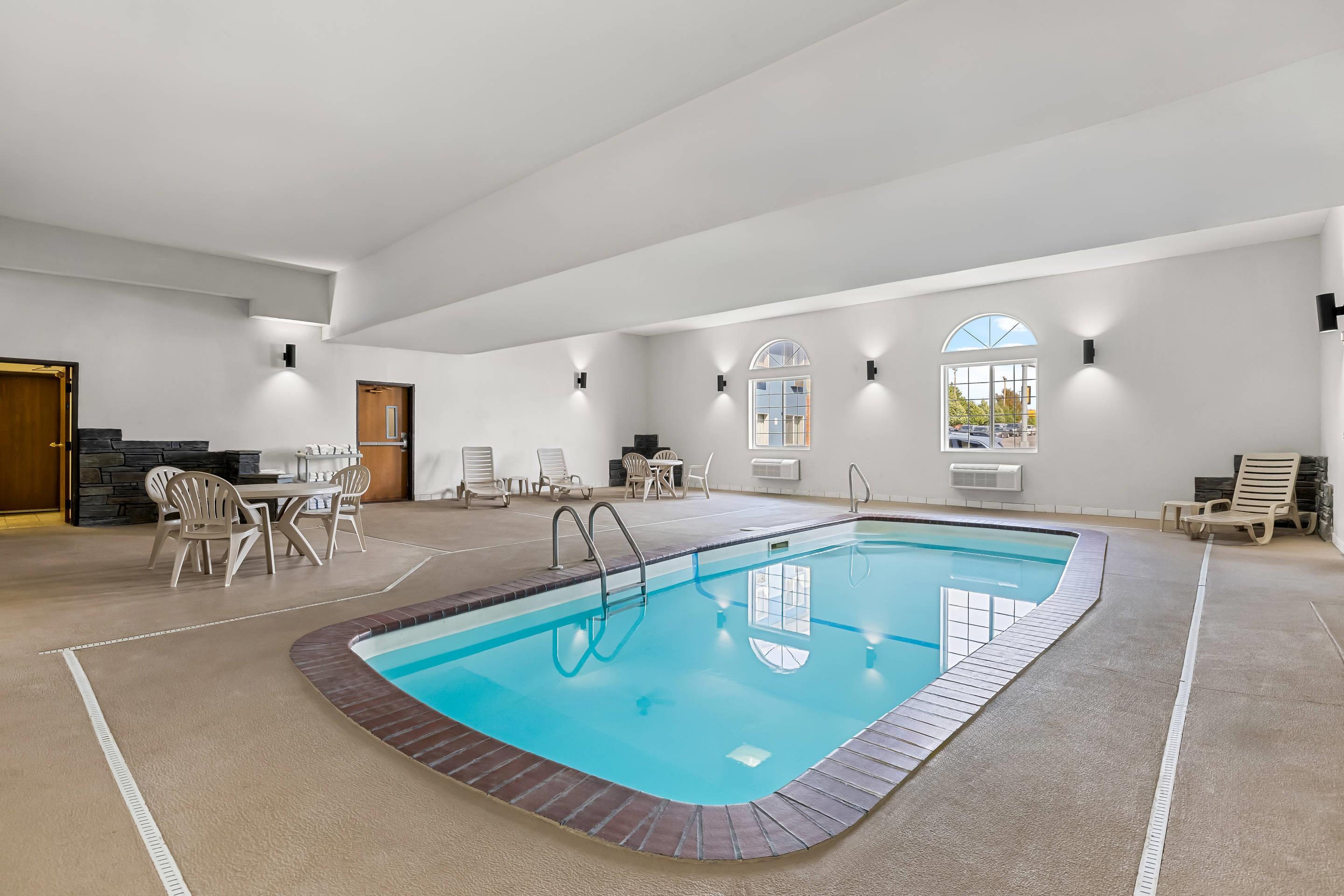 Indoor pool | Rodeway Inn Rapid City