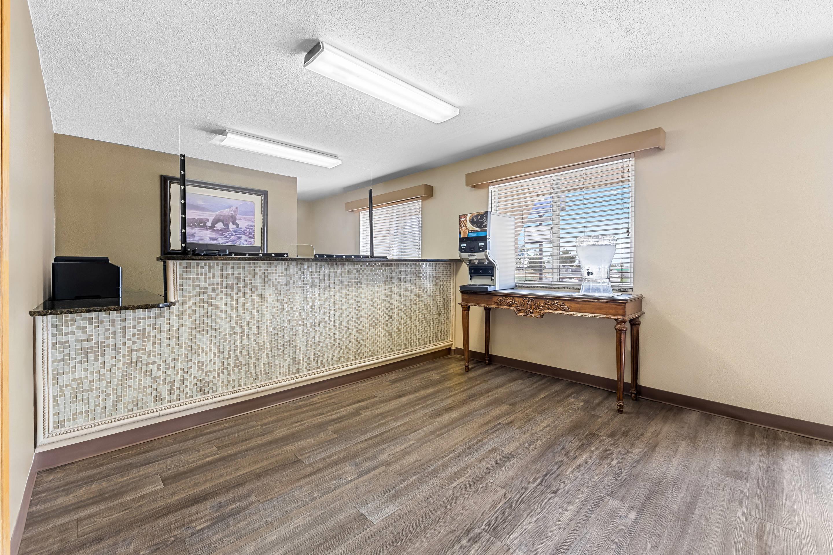 Lobby | Rodeway Inn Rapid City