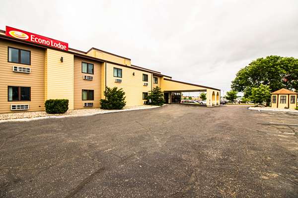 Exterior view - Econo Lodge Watertown