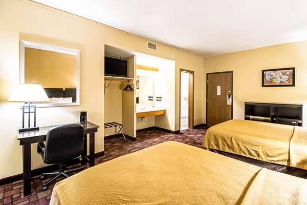  - Econo Lodge Watertown