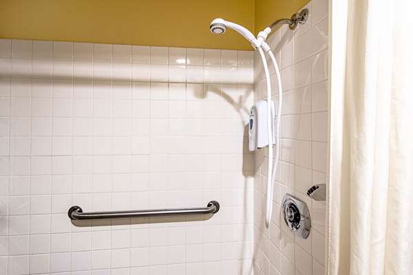  - Econo Lodge Watertown