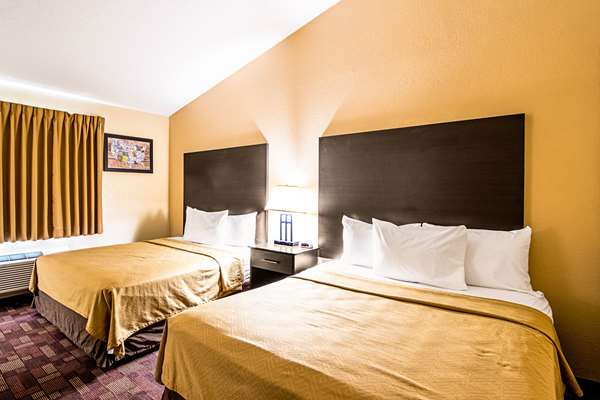 Suite - Econo Lodge Watertown