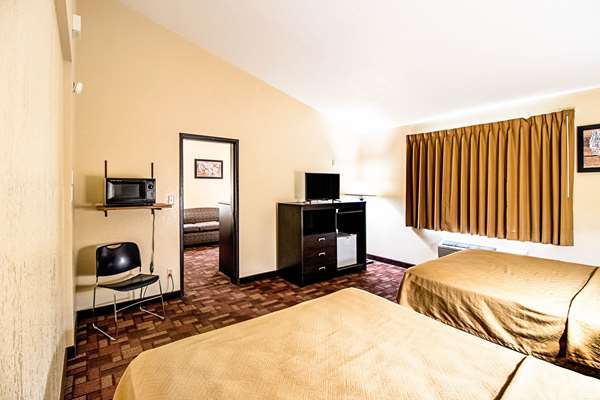 Suite - Econo Lodge Watertown