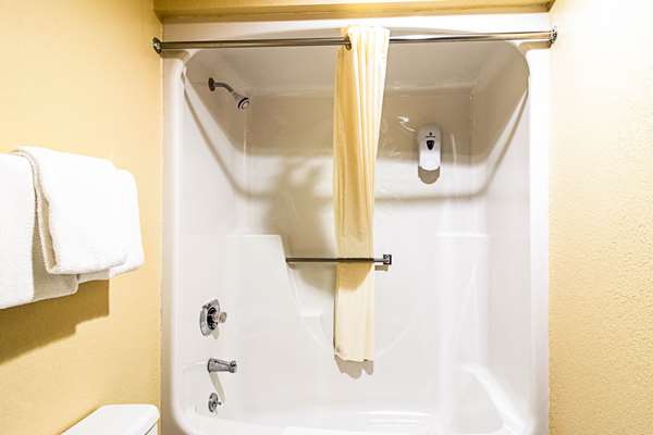  - Econo Lodge Watertown