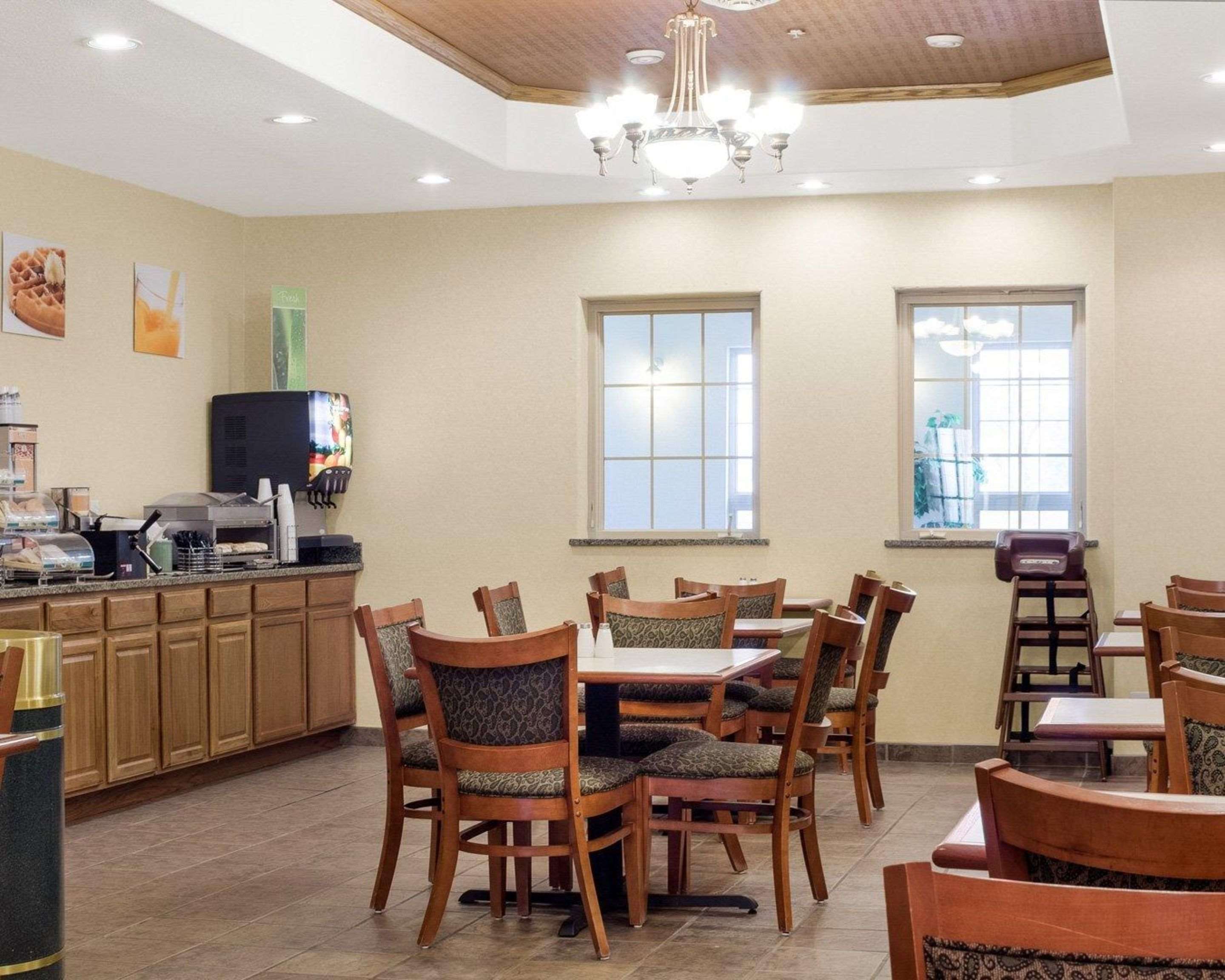 Spacious breakfast area | Quality Inn
