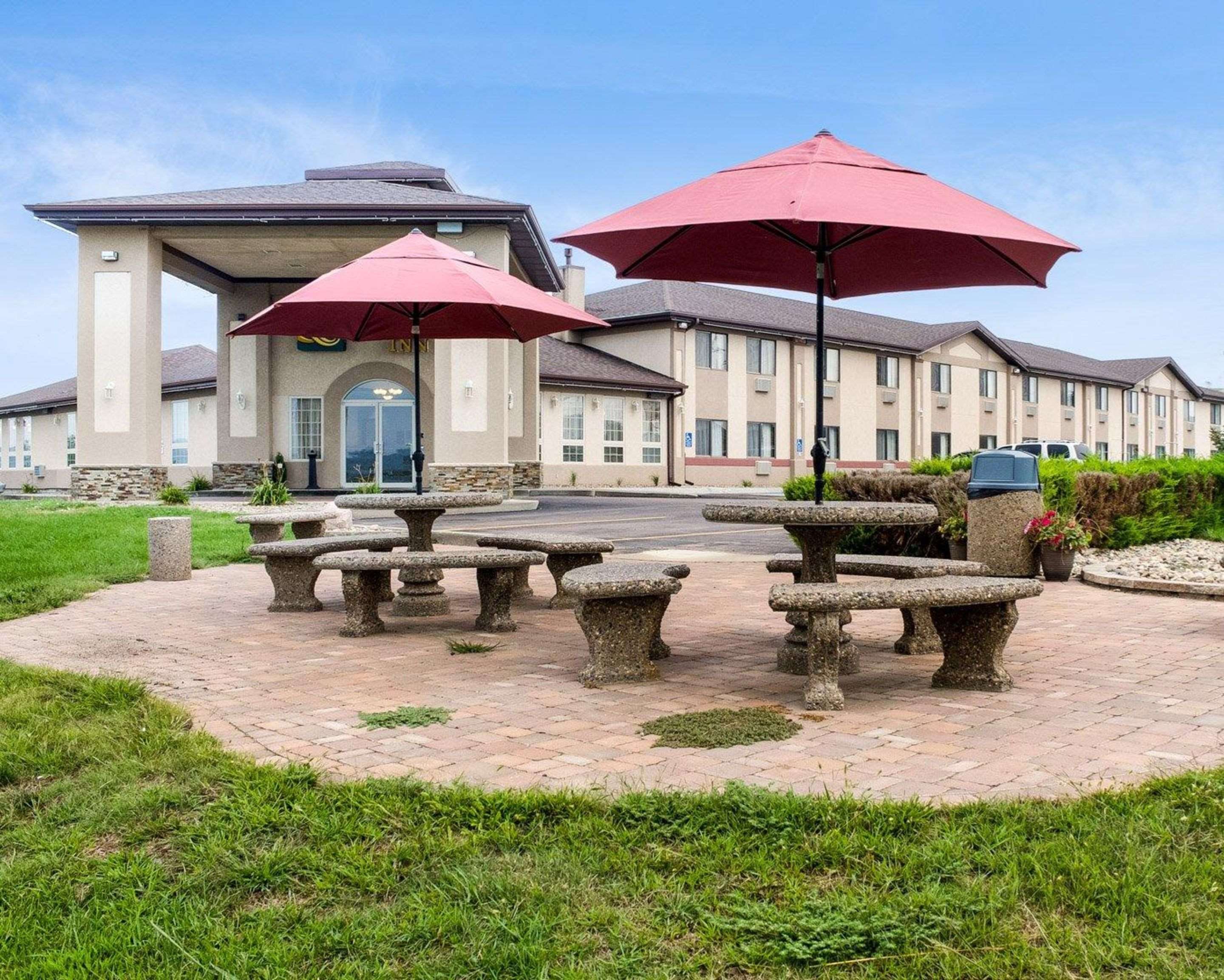 Relaxing patio area | Quality Inn