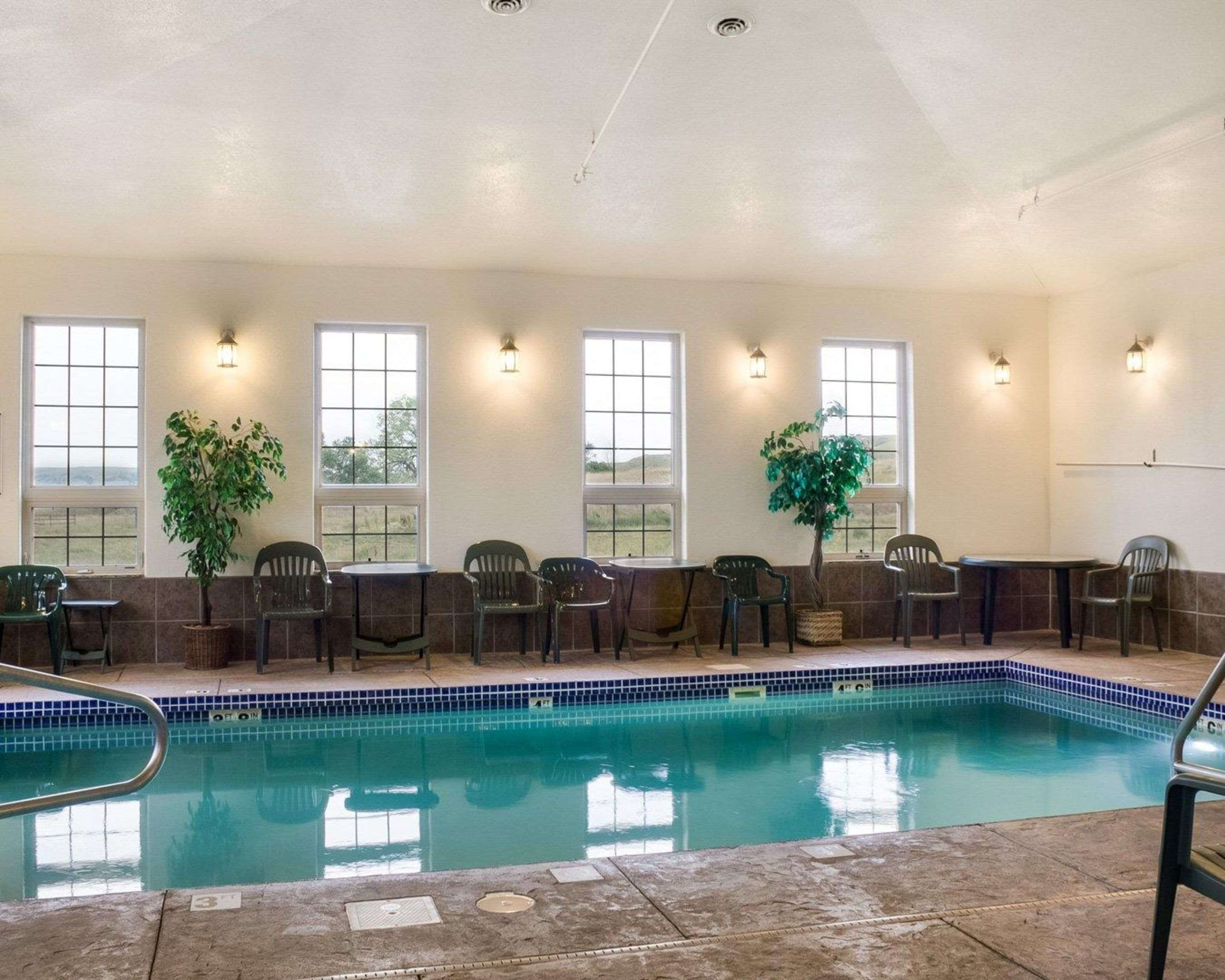 Indoor pool | Quality Inn