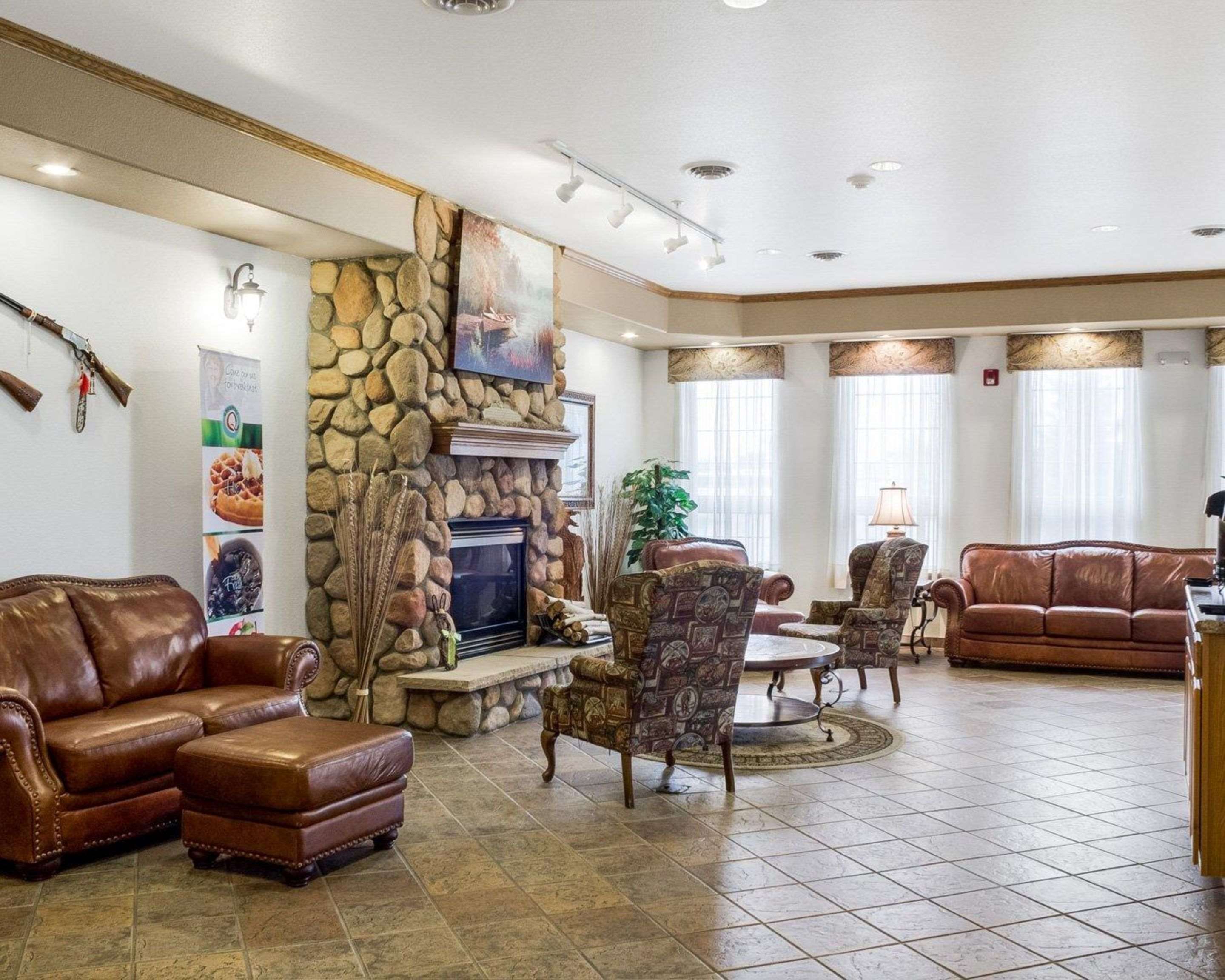 Spacious lobby | Quality Inn