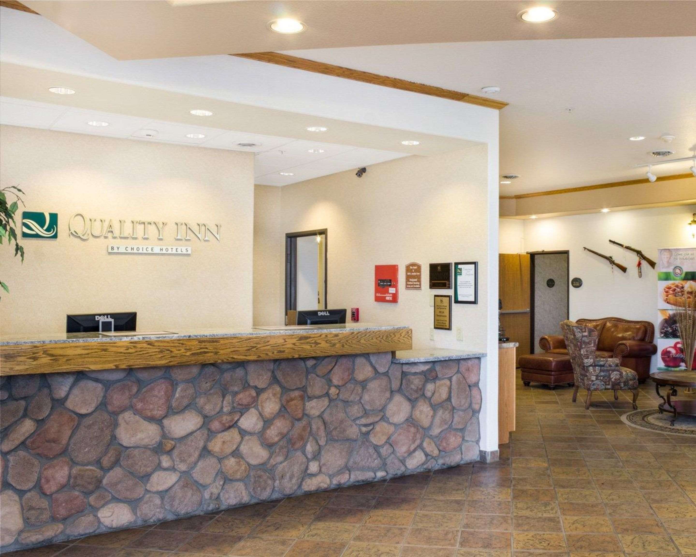 Hotel lobby | Quality Inn