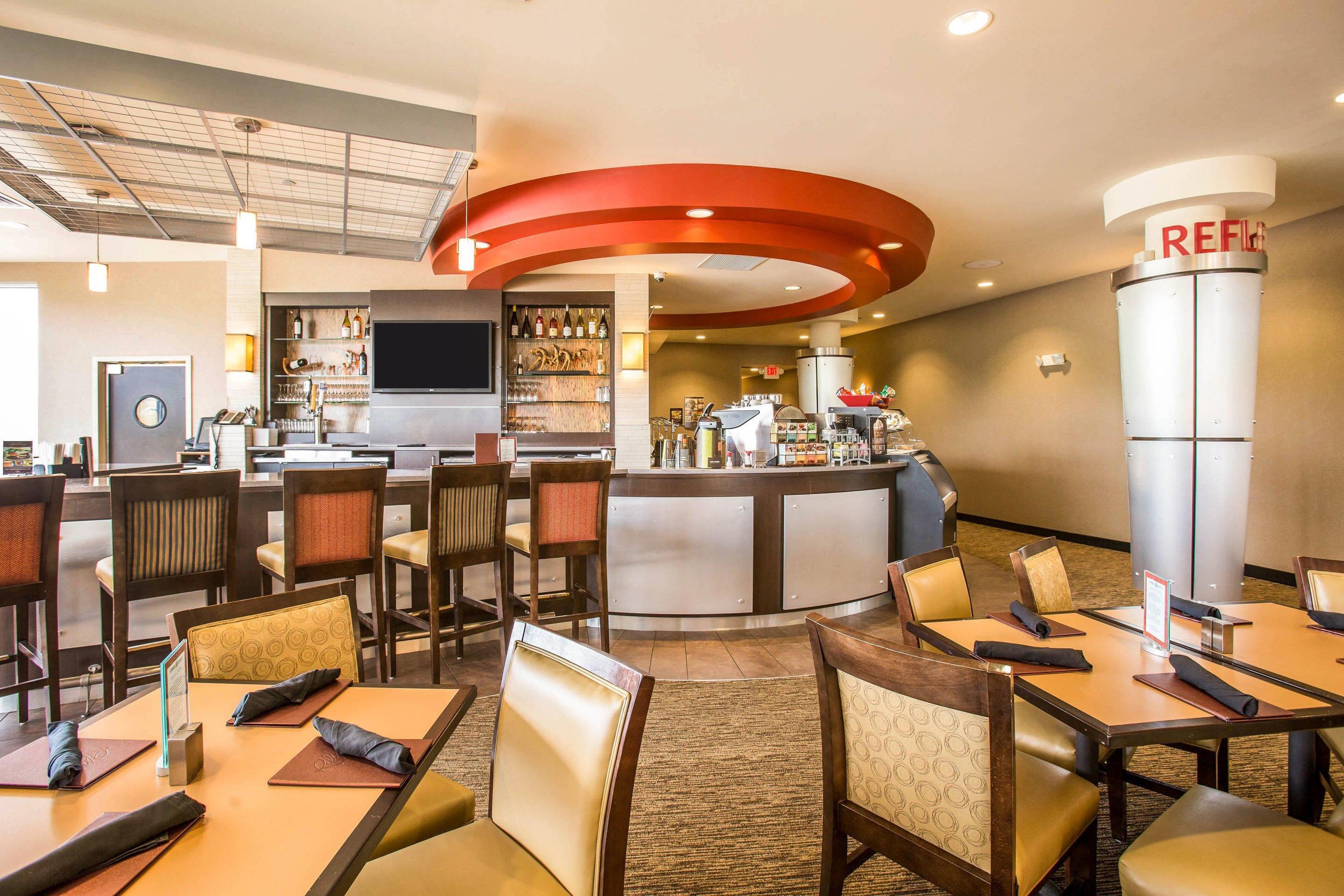 Enjoy breakfast in this spacious area | Cambria Hotel Rapid City near Mount Rushmore