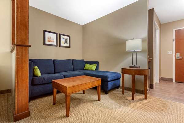 Suite - Comfort Inn & Suites Sioux Falls - I-229, Exit 1C