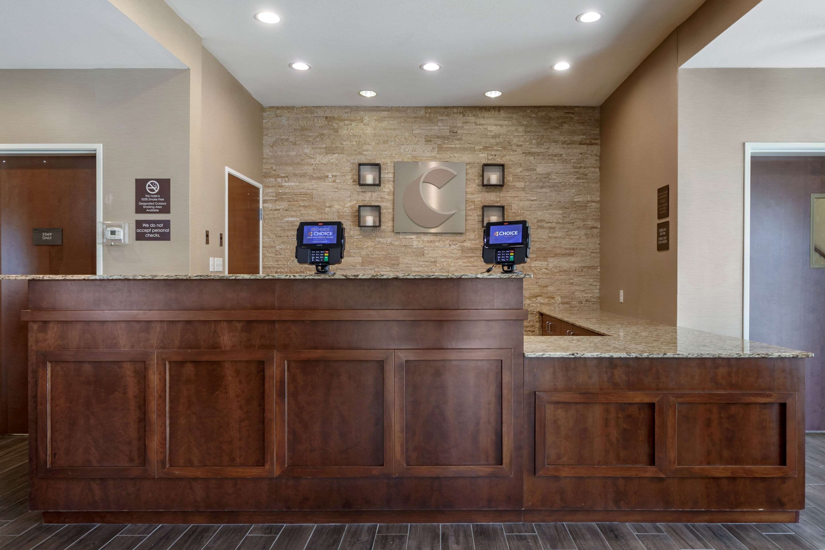 Lobby with sitting area | Comfort Inn & Suites Avera Southwest