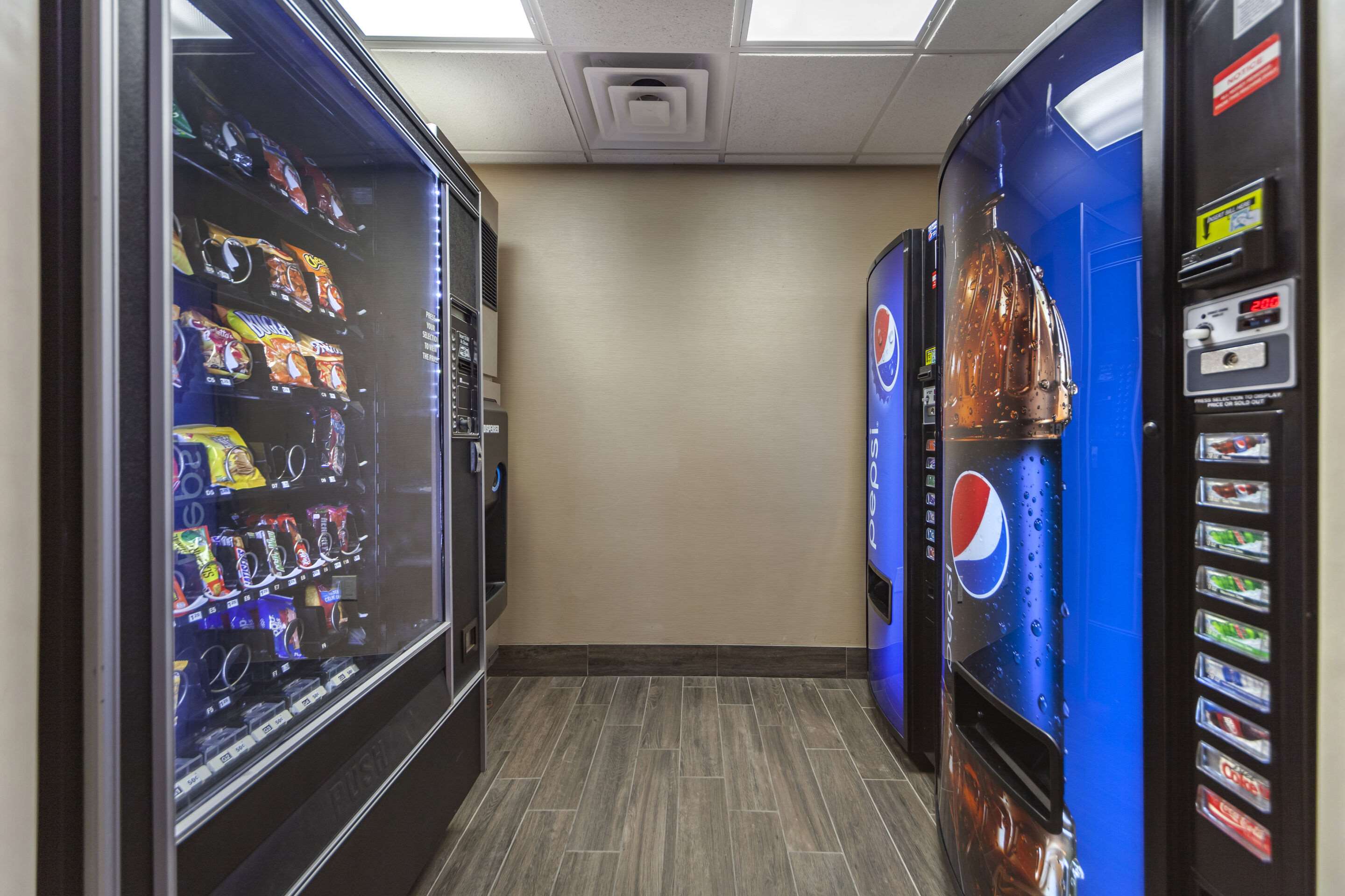 Hotel vending area | Comfort Inn & Suites Avera Southwest