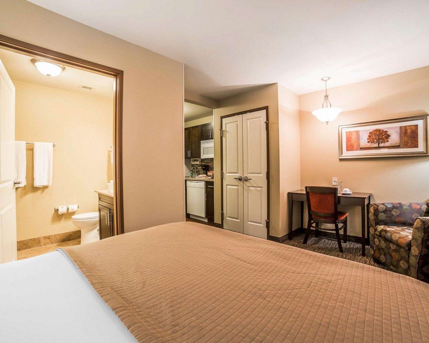 MainStay Suites Rapid City, SD See Discounts