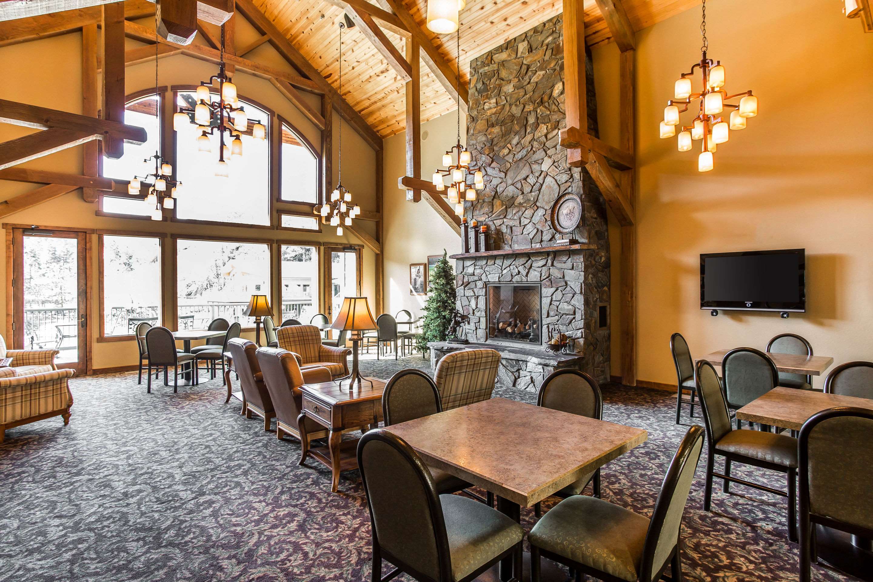 Enjoy breakfast in this seating area | K Bar S Lodge, Ascend Hotel Collection