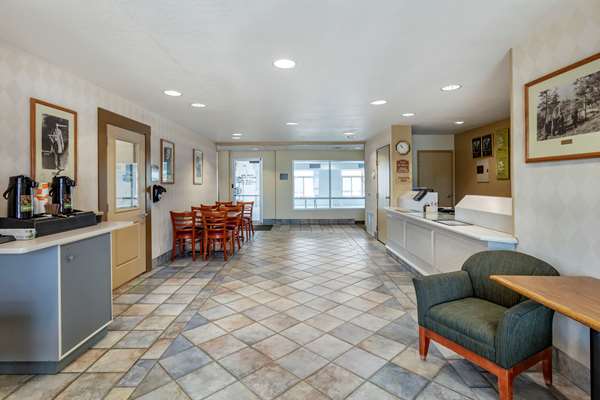  - Econo Lodge Belle Fourche