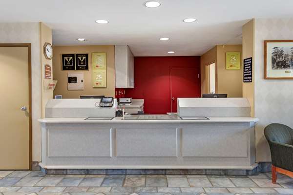  - Econo Lodge Belle Fourche