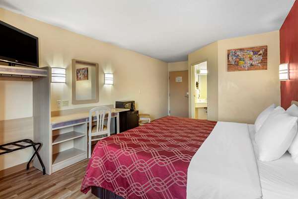  - Econo Lodge Belle Fourche
