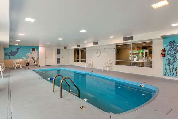 Pool - Econo Lodge Belle Fourche