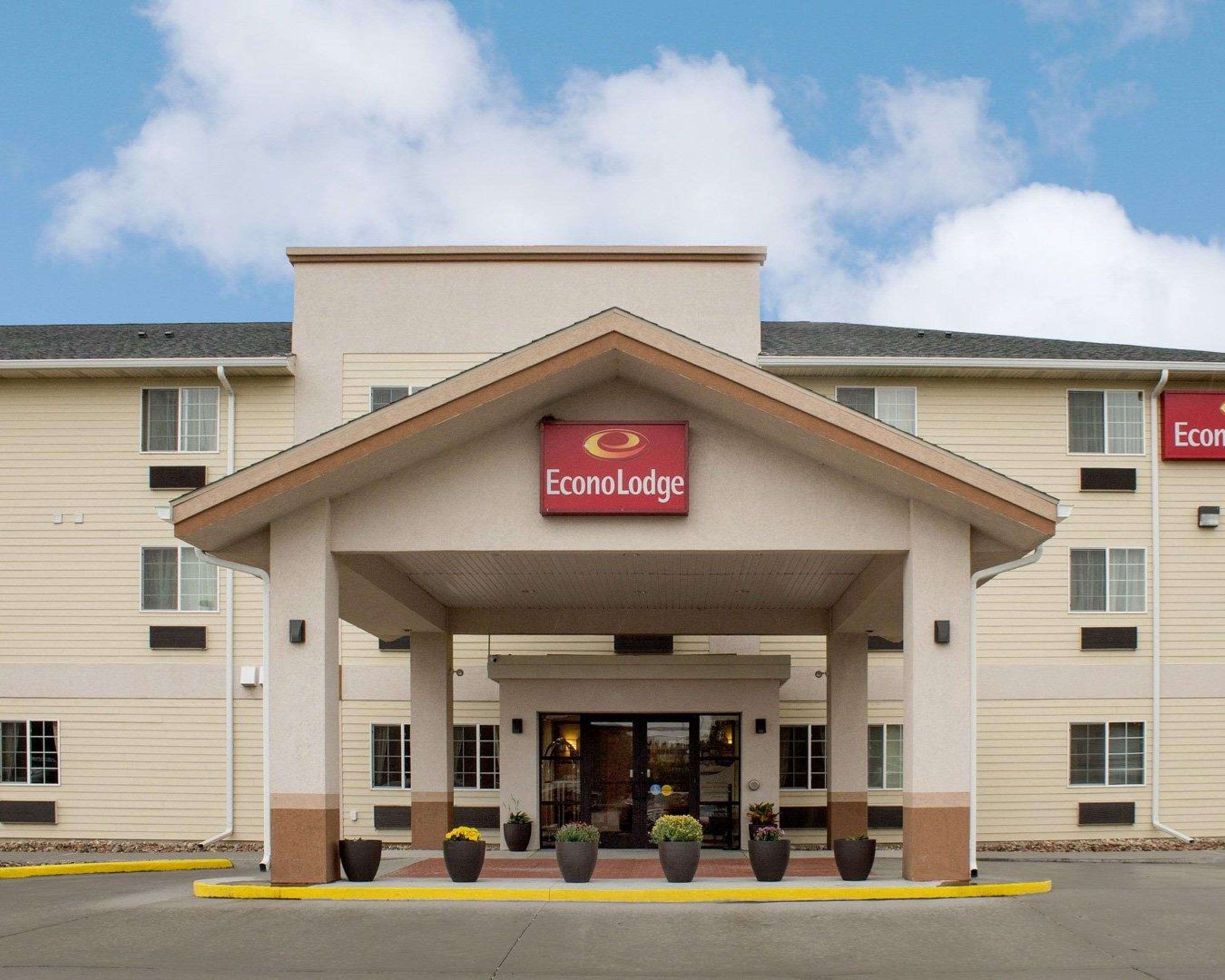 Hotel entrance | Comfort Inn Yankton SD