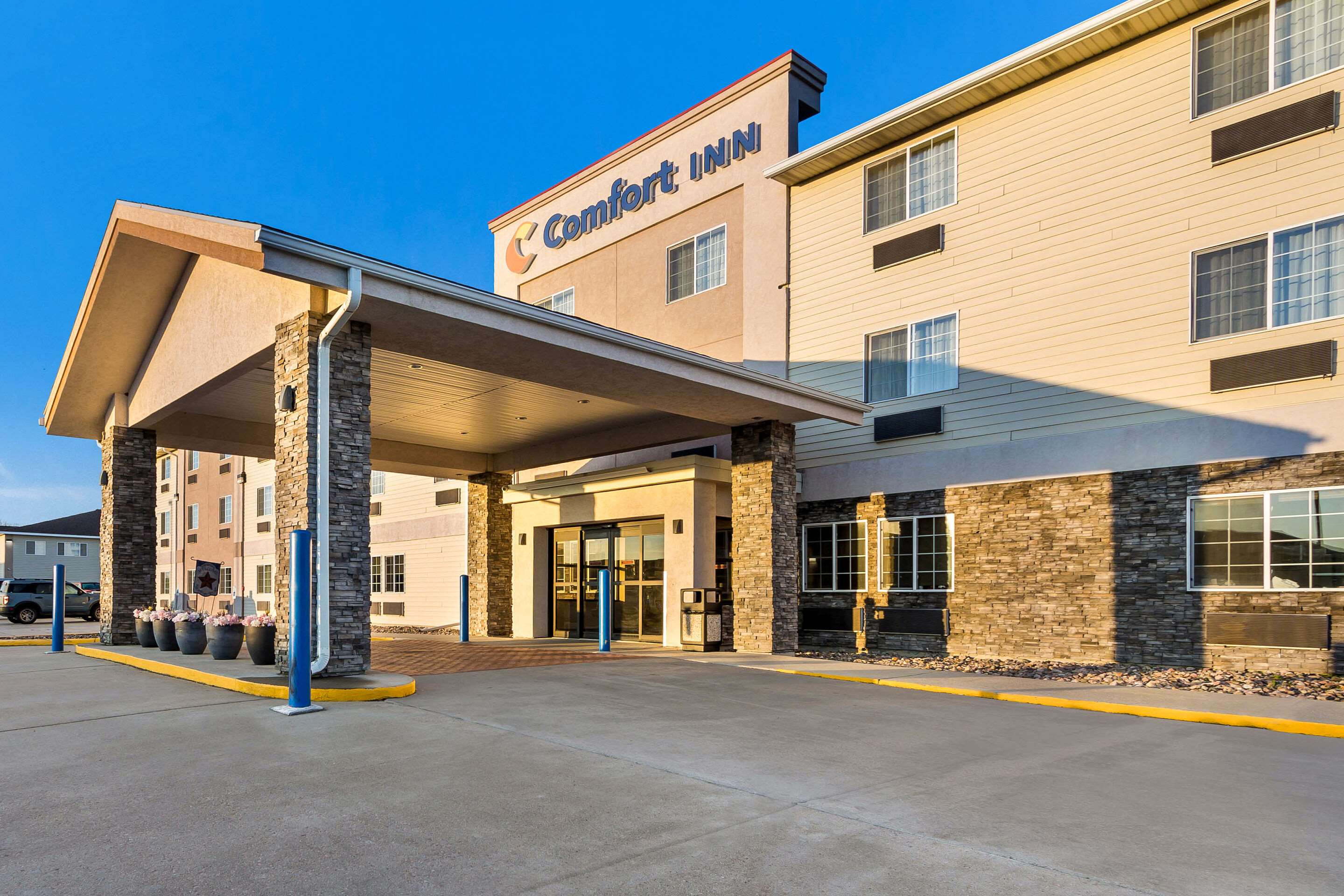 Hotel entrance | Comfort Inn Yankton SD
