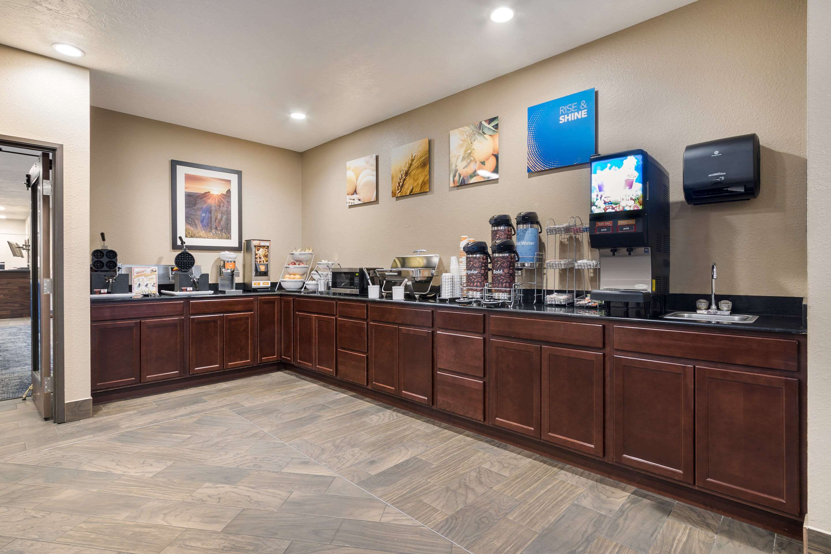 Breakfast counter | Comfort Inn Yankton SD