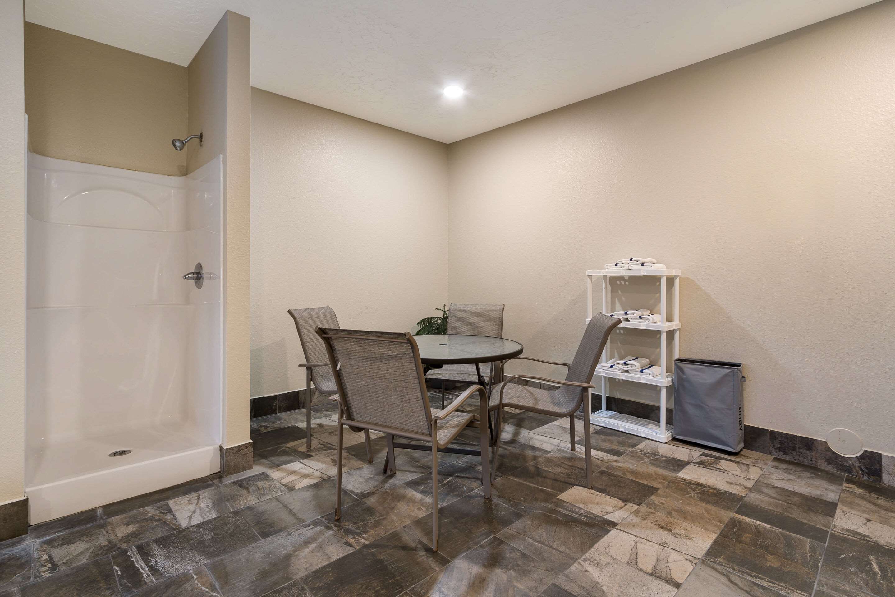 Indoor hot tub | Comfort Inn Yankton SD
