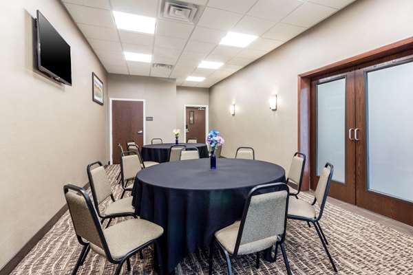  - Comfort Suites Brookings - I-29, Exit 132