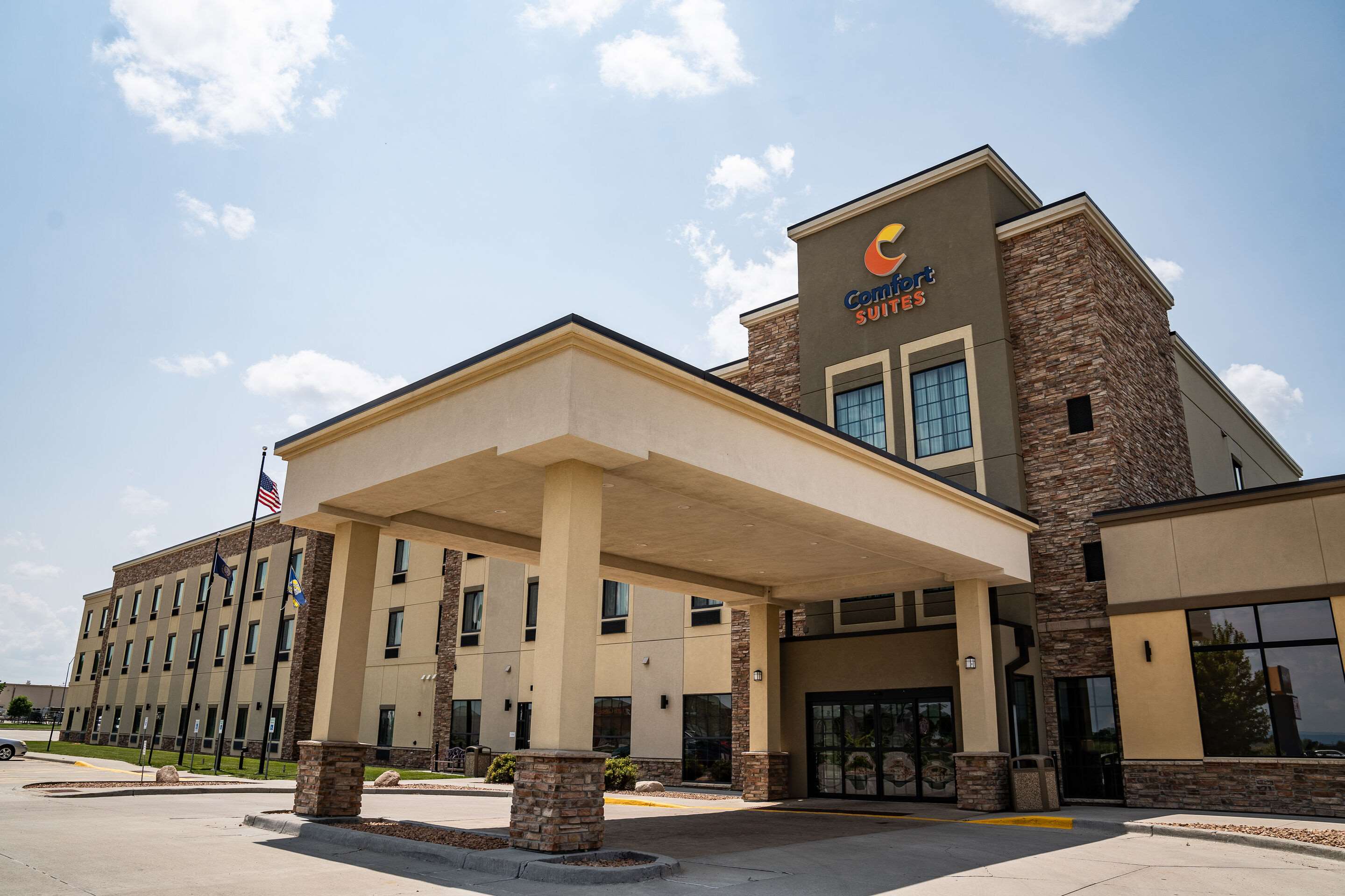 Hotel exterior | Comfort Suites University