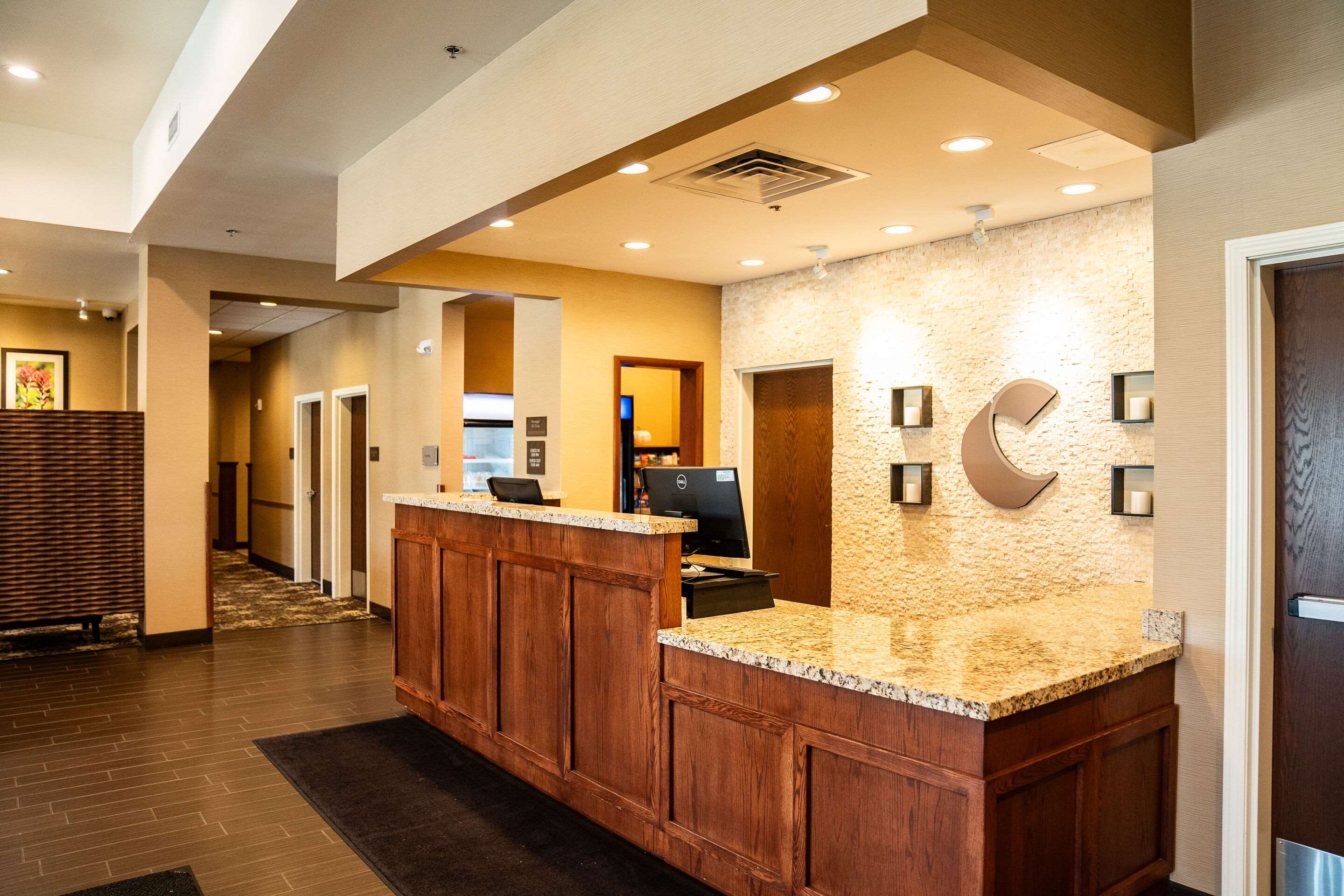 Front desk | Comfort Suites University