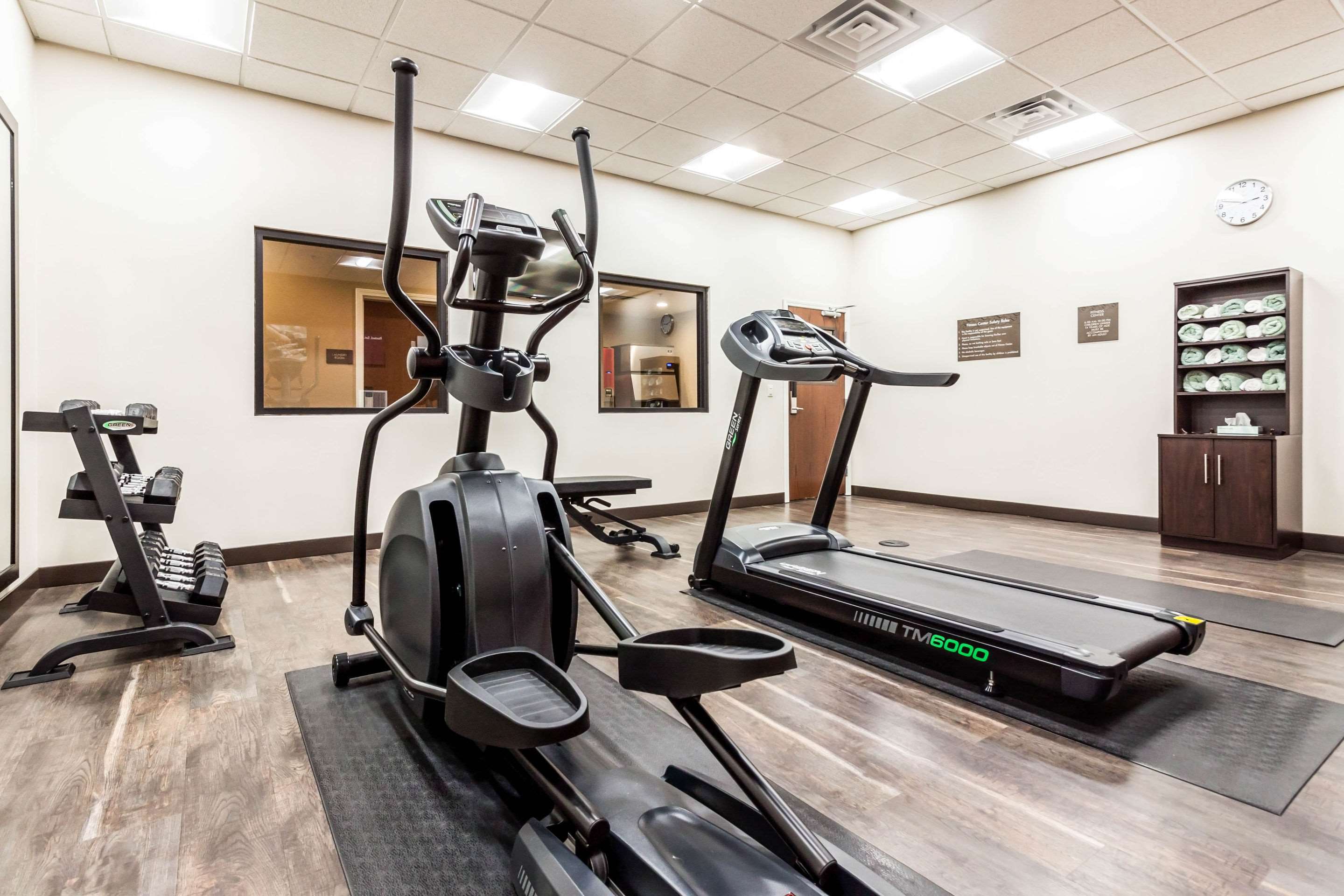 Fitness center | Comfort Suites University