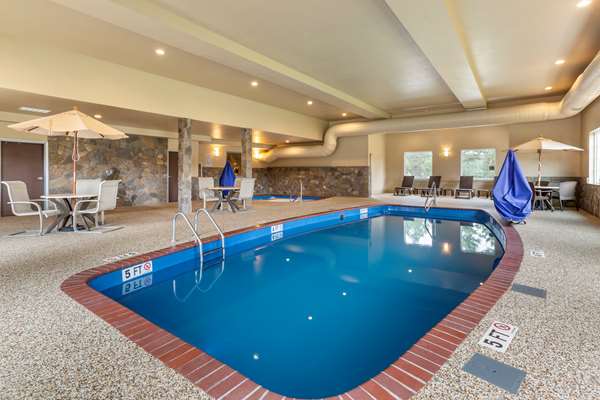 Pool - Comfort Inn & Suites Hill City