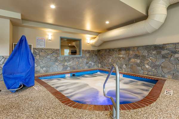 Pool - Comfort Inn & Suites Hill City