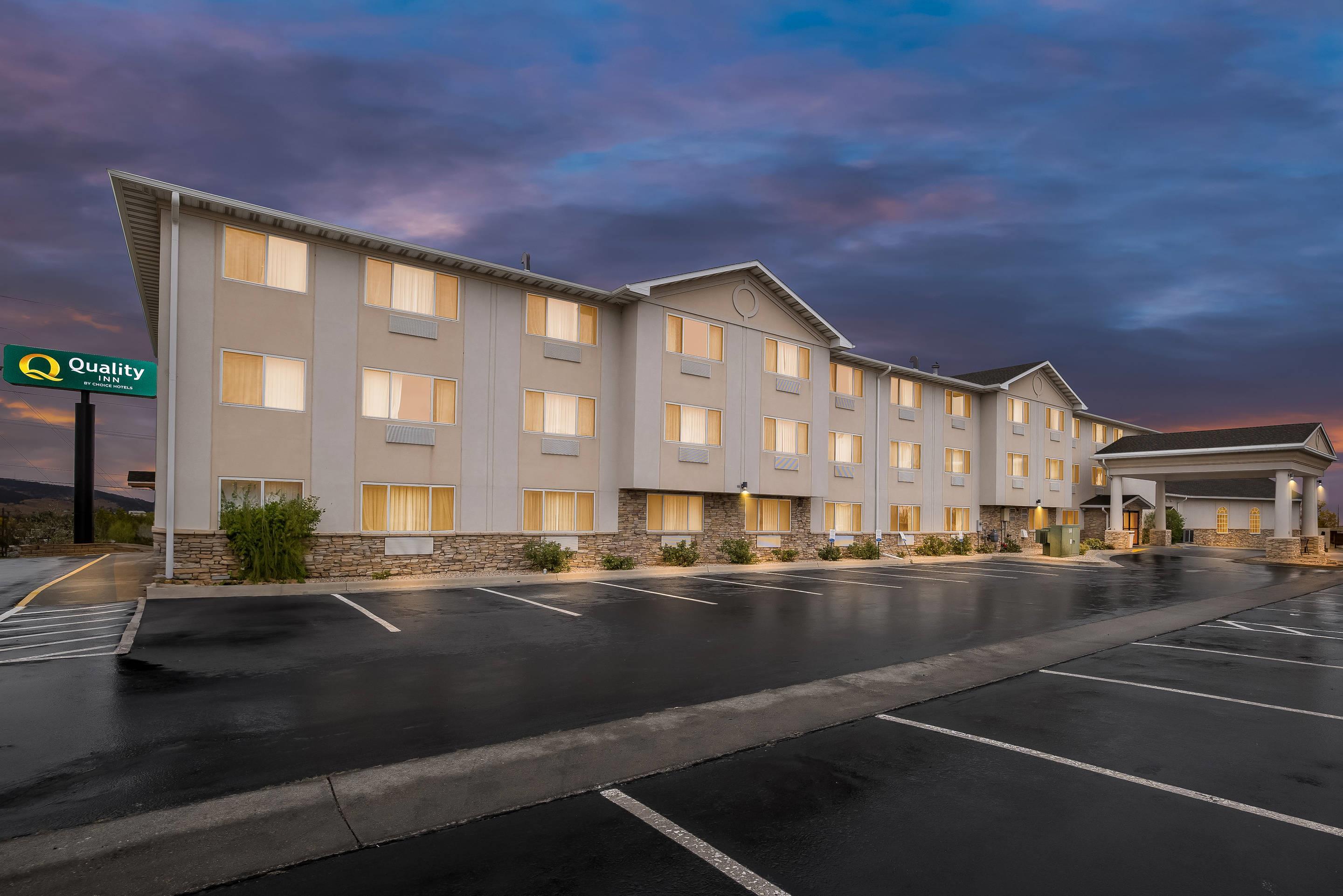 Twilight | Quality Inn near Monument Health Rapid City Hospital