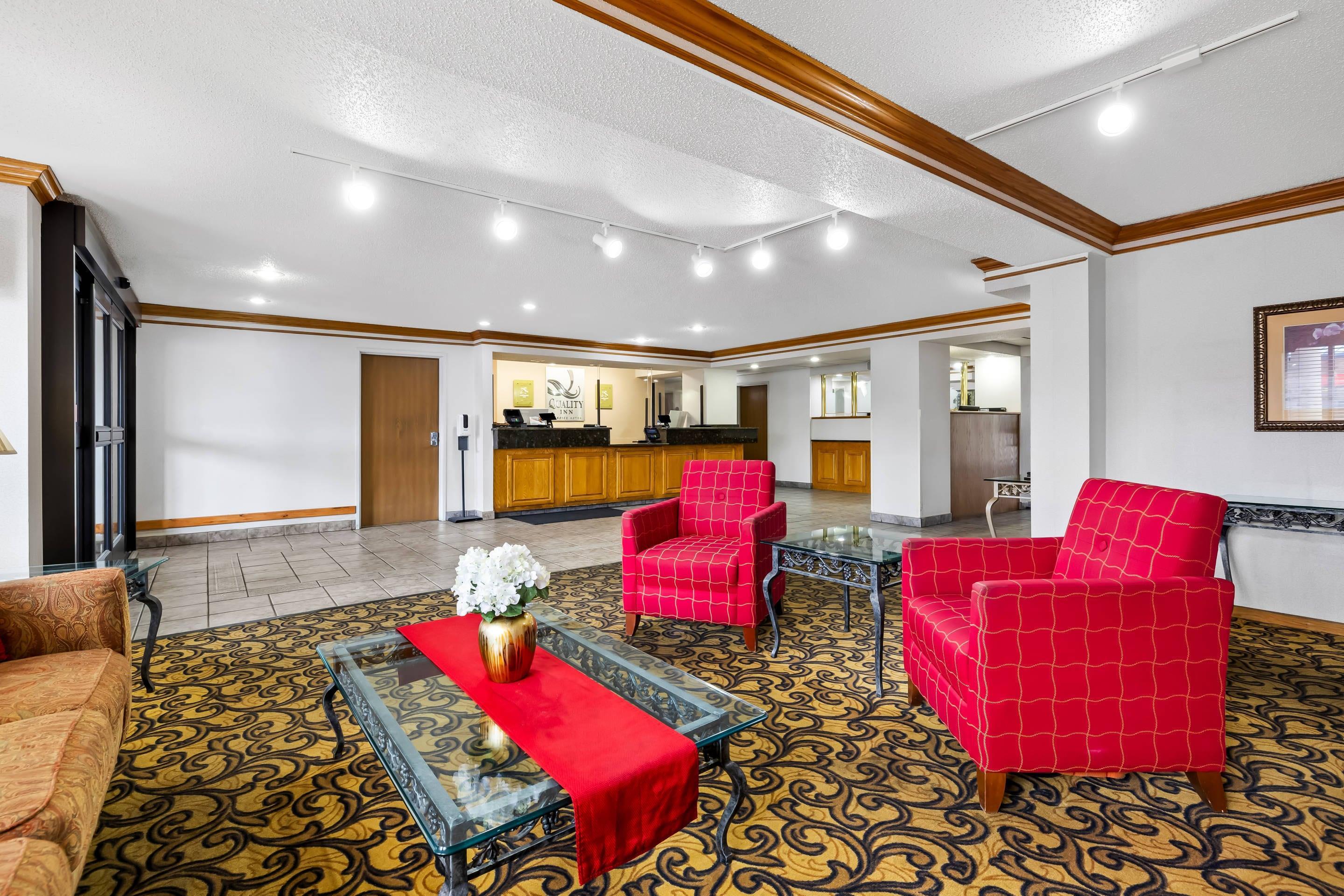 Hotel lobby | Quality Inn near Monument Health Rapid City Hospital