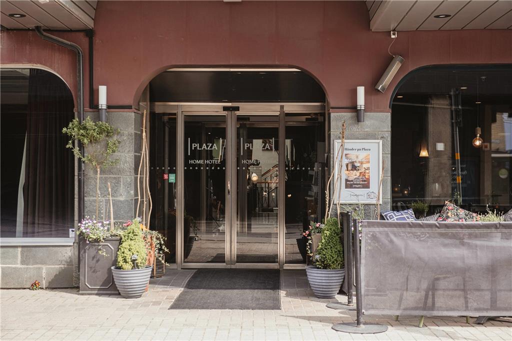 Home Hotel Plaza