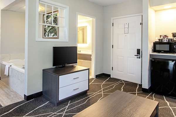 Suite - Clarion Inn Willow River Sevierville