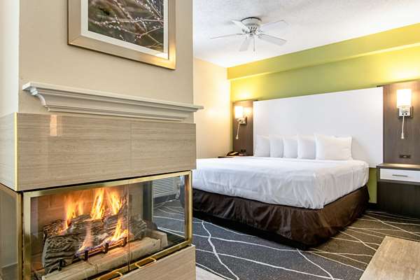 Suite - Clarion Inn Willow River Sevierville